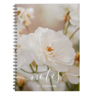 Cuaderno Foto de flores de rosas blancas elegantes con nomb
