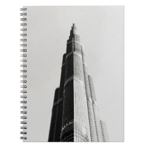 CUADERNO FOTO DE GRAYSCALE DEL EDIFICIO DE ALTO AUMENTO