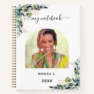 Cuaderno Foto de mujer con vegetación de eucalipto