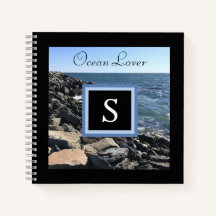 Foto de olas y rocas marco inicial negro