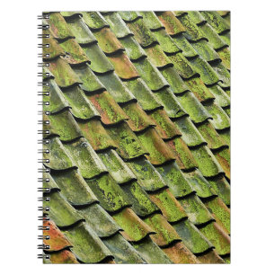 Cuaderno Foto de primer plano del techo de tablillas verdes