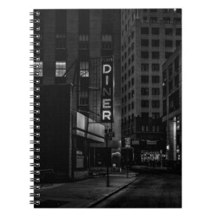 CUADERNO FOTO GRAYSCALE DEL RÓTULO PEARL DINER EN LA CIUDAD