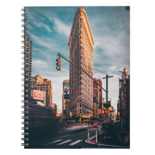 CUADERNO FOTOGRAFÍA ARQUITECTURAL DEL EDIFICIO MARRÓN