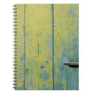 Cuaderno Fotografía de armario de madera amarilla y verde a