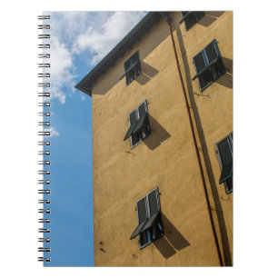 CUADERNO FOTOGRAFÍA DE BAJO ÁNGULO DE LA VENTANA DE ENCEN