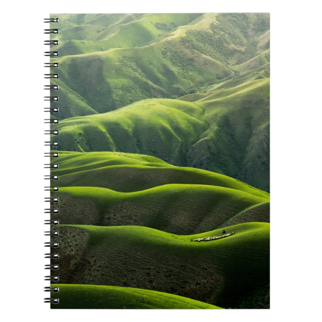 CUADERNO FOTOGRAFÍA DE BIRD'S EYE VIEW DE MONTAÑAS VERDES (Frente)