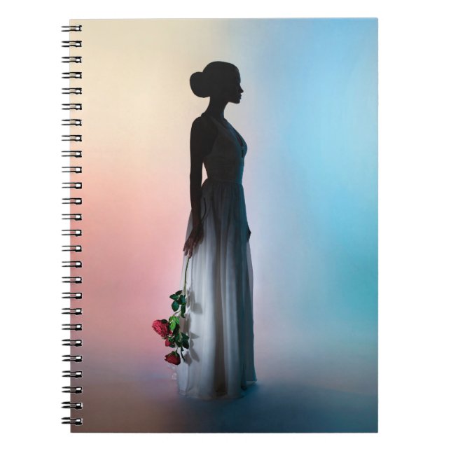 Cuaderno Fotografía de estudio de moda artística de una bel (Frente)