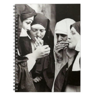 Cuaderno Fotografía de las monjas humeantes de la época