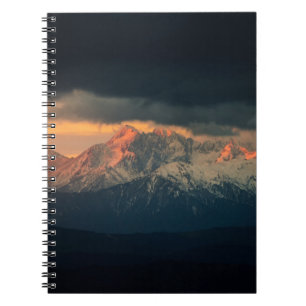 CUADERNO FOTOGRAFÍA DE PAISAJE DE MONTAÑAS DE NIEVE BAJO NI