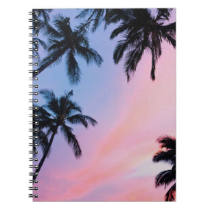 Cuaderno Fotografías de bajo ángulo de cocoteros durante lo