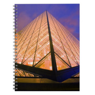 Cuaderno Francia, París. El museo del Louvre al anochecer.