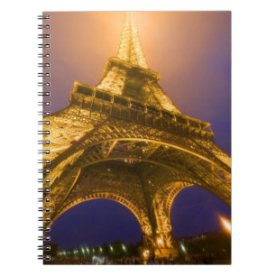 Cuaderno Francia, París. Mirando hacia arriba desde la base