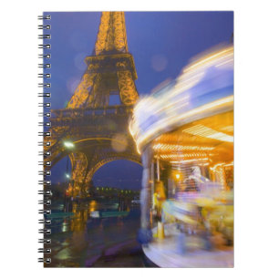 Cuaderno Francia, París. Torre Eiffel en antiniebla ilumin