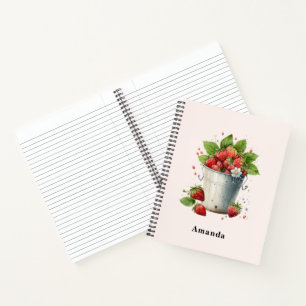 Cuaderno Fresas frescas recolectadas en un cubo