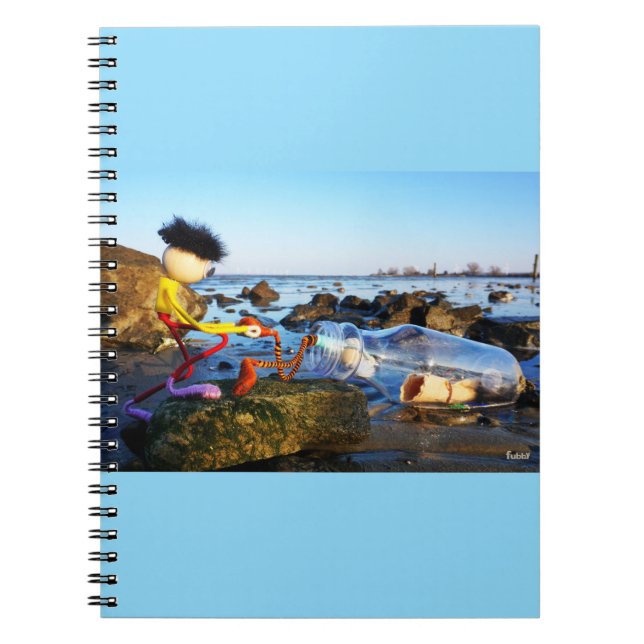 Cuaderno Fubby met flessenpost aan de kust. (Frente)