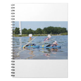 Cuaderno Fubby's die een wedstrijdje Peddelboard doen.