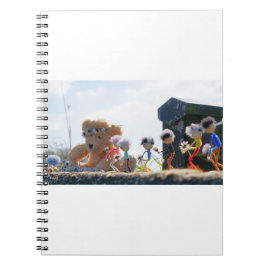 Cuaderno Fubby's die madeliefjes naar een Beer brengen.