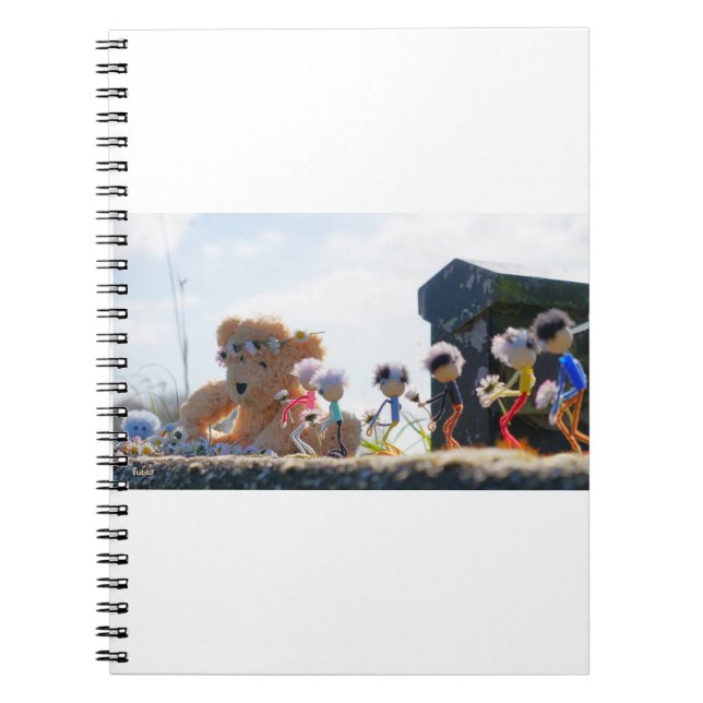 Cuaderno Fubby's die madeliefjes naar een Beer brengen. (Frente)