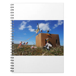 Cuaderno Fubby's die spelen met veren en vliegen.