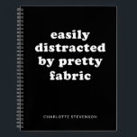Cuaderno Funny Quilter Fabric Cita Nombre Personalizado Neg<br><div class="desc">Cita de tejido de caldera divertida nombre personalizado bloc de notas negro</div>