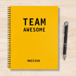 Cuaderno Funny Team Personalized Notes Office Meeting<br><div class="desc">Funny Team Personalized Notes Office Meeting Notebook incluye el texto "Team Awesome" con su nombre personalizado debajo en un fondo amarillo. Personalice editando el texto en el cuadro de texto proporcionado. Diseñado por ©Evco Studio www.zazzle.com/store/evcostudio</div>