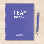 Cuaderno Funny Team Purple Personalizado Office Meeting<br><div class="desc">Funny Team Personalized Notes Office Meeting Notebook incluye el texto "Team Awesome" con su nombre personalizado debajo en un fondo morado. Personalice editando el texto en el cuadro de texto proporcionado. Diseñado por ©Evco Studio www.zazzle.com/store/evcostudio</div>