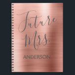 Cuaderno Futura Sra Rosa Gold Pink Bridal Shower Planner<br><div class="desc">Futuro Sra. Rosa Gold Rubor Faux Rosado Cepillado Metalizado Acero inoxidable Metálico Relieve metalizado para el Planner para la planificación de Bodas. El cuaderno es perfecto para la novia. El nombre del bloc de notas se puede actualizar con el apellido.</div>