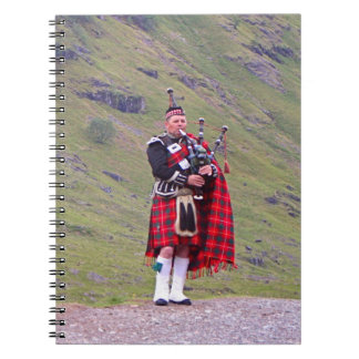 Cuaderno Gaitero escocés solitario, montañas, Escocia