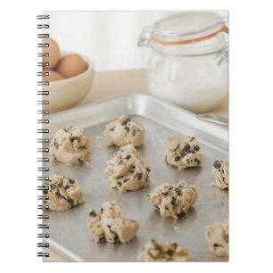Cuaderno Galletas crudas en la bandeja de cocción