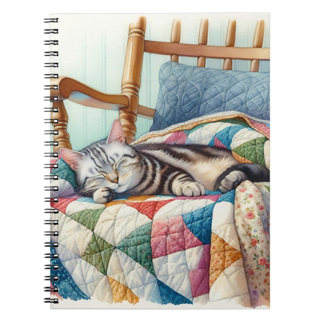 Cuaderno Gato grisáceo dulce durmiendo en un montón (Frente)