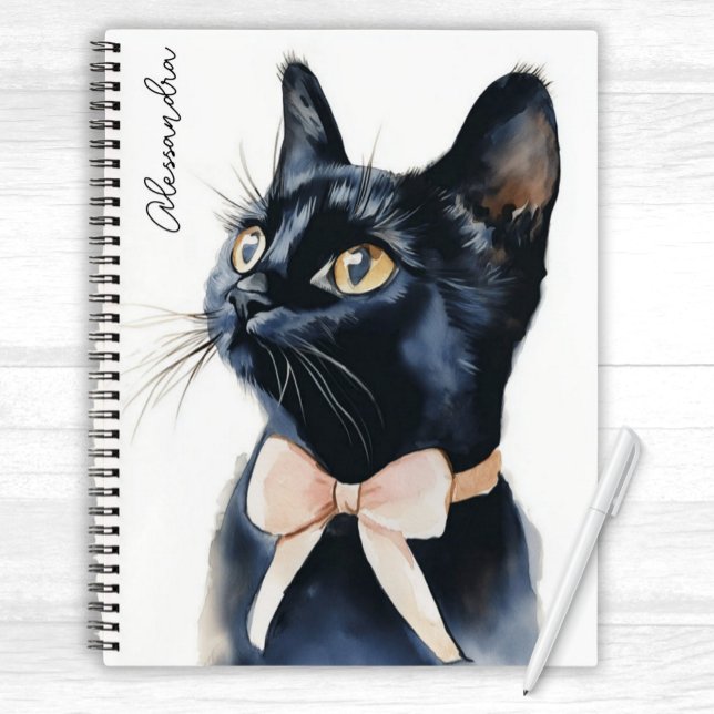 Cuaderno Gato negro gitano en bow de arándano personalizado (Cute Black Kitty Cat wearing a peach bow on its neck Personalized Notebook for girls of all ages)