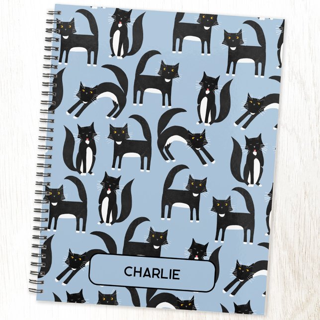 Cuaderno Gato personalizado de tuxedo negro y blanco (Personalized name black and white tuxedo pattern notebook with choice of cover and interior paper)