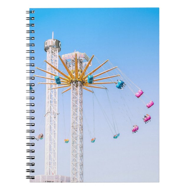 Cuaderno Gente montando en un paseo de diversión con foto d (Frente)