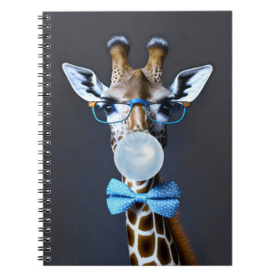 Cuaderno Girafa con gafas, corbata de arco soplando chicle
