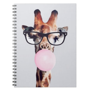 Cuaderno Giraffe con gafas soplando chicle rosa