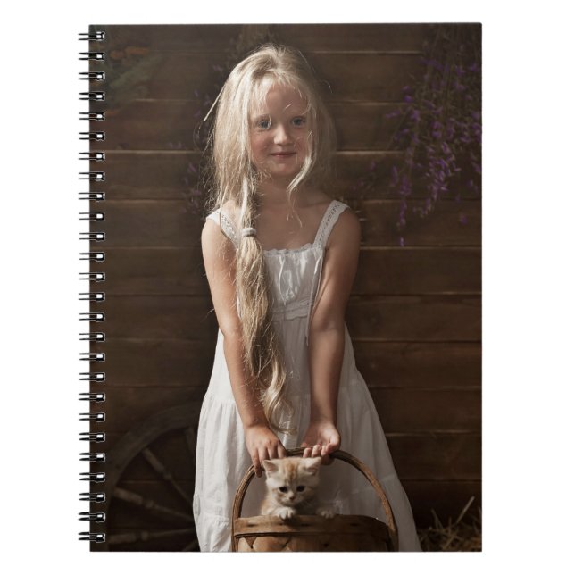 Cuaderno Girl in a Barn with a Kitten in a Basket (Frente)