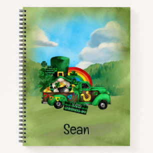 Cuaderno Gnome del Día de San Patricio en un camión vintage