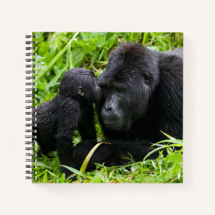Cuaderno Gorila de montaña infantil besa a un gorila espald