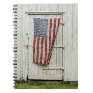 Cuaderno Granjas Puerta de establo blanco con bandera est