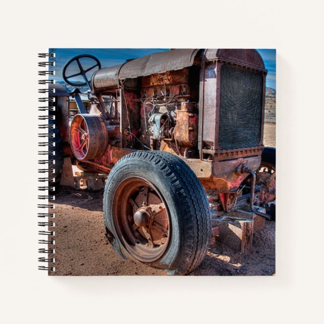Cuaderno Granjas | Rusty Antique Tractor (Anverso)