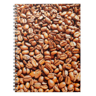 Cuaderno granos de café aromáticos asados a la luz del sol,