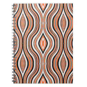 Cuaderno gris claro, negro y antiguo inmaculado