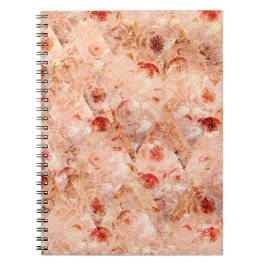 Cuaderno Grunge patrón floral. Fondo coral.