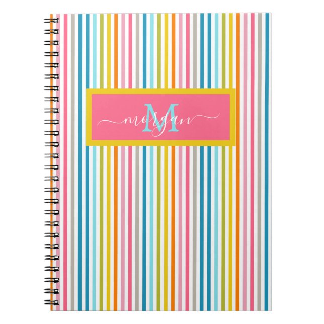 Cuaderno Guión monograma de franjas arcoiris de verano (Frente)