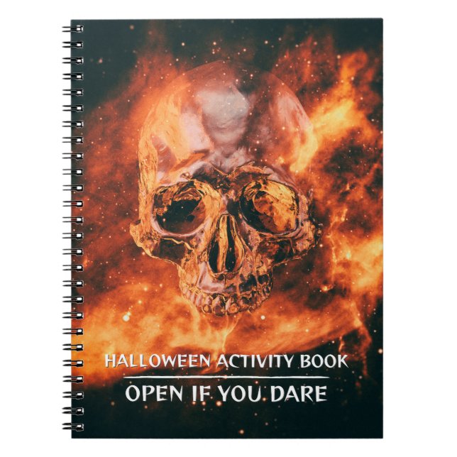 Cuaderno Halloween Activity Book. Flaming skull in space (Frente)