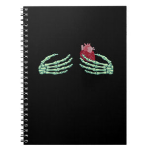 Cuaderno Halloween Skeleton Manos con el Clásico del Corazó