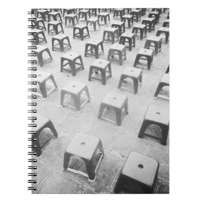 Cuaderno Hanoi Vietnam, Taburetes de plástico en el Templo  (Frente)