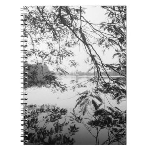 Cuaderno Hanoi Vietnam, vista del lago Hoan Kiem