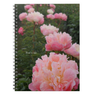Cuaderno Hermosa fila de peones rosados