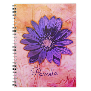 Cuaderno Hermosa flor púrpura con fondo rosado